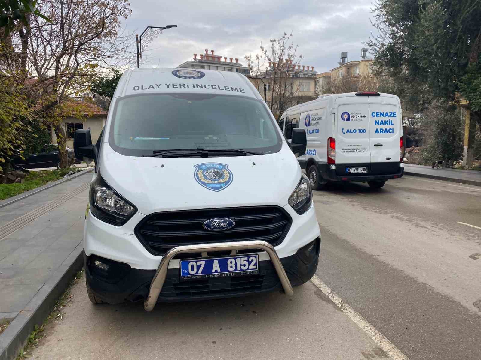 Antalya’da tüyler ürperten cinayet
Antalya’da tüyler ürperten cinayet
