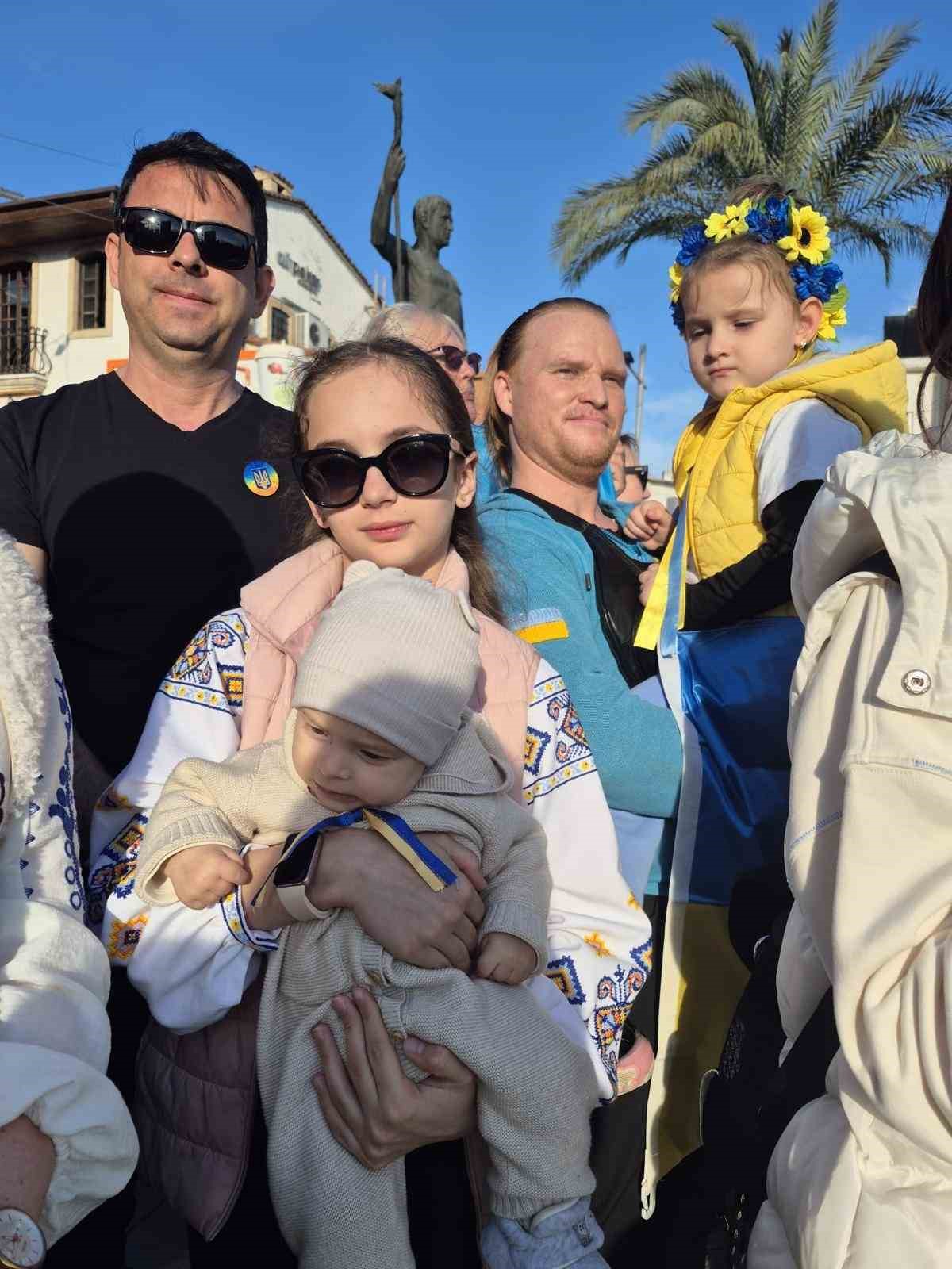 Antalya’da Ukraynalılardan 4. yıl çağrısı: "Bu savaşın en büyük acısı Ukraynalı çocukların geleceğidir"
Antalya’da Ukraynalılardan 4. yıl çağrısı: "Bu savaşın en büyük acısı Ukraynalı çocukların geleceğidir"