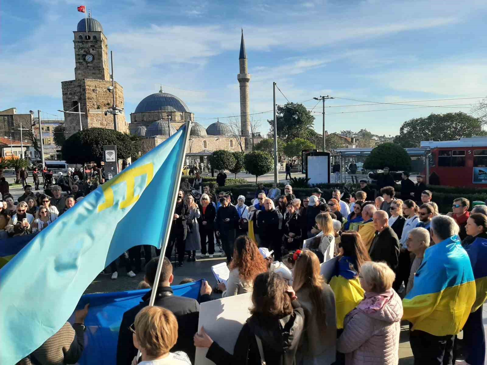 Antalya’da Ukraynalılardan 4. yıl çağrısı: "Bu savaşın en büyük acısı Ukraynalı çocukların geleceğidir"
Antalya’da Ukraynalılardan 4. yıl çağrısı: "Bu savaşın en büyük acısı Ukraynalı çocukların geleceğidir"