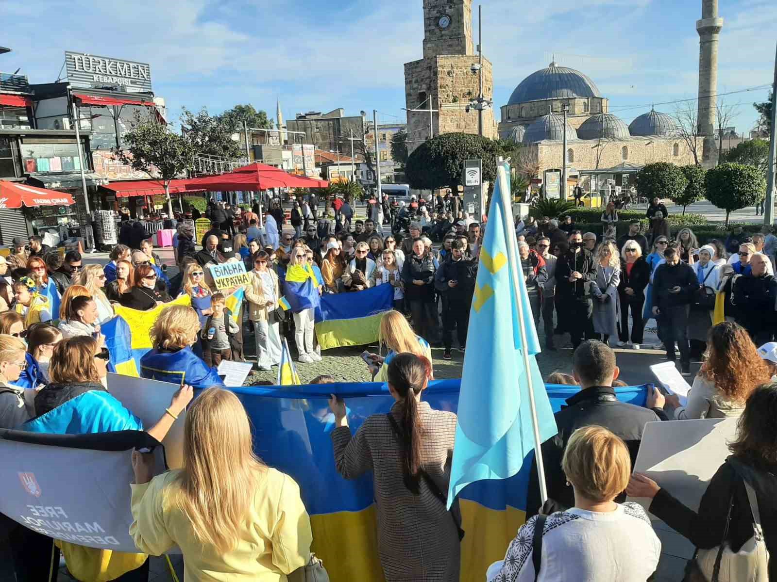 Antalya’da Ukraynalılardan 4. yıl çağrısı: "Bu savaşın en büyük acısı Ukraynalı çocukların geleceğidir"
Antalya’da Ukraynalılardan 4. yıl çağrısı: "Bu savaşın en büyük acısı Ukraynalı çocukların geleceğidir"