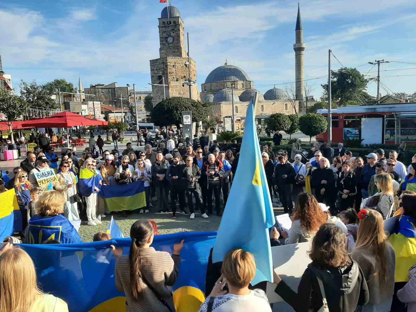 Antalya’da Ukraynalılardan 4. yıl çağrısı: "Bu savaşın en büyük acısı Ukraynalı çocukların geleceğidir"
Antalya’da Ukraynalılardan 4. yıl çağrısı: "Bu savaşın en büyük acısı Ukraynalı çocukların geleceğidir"