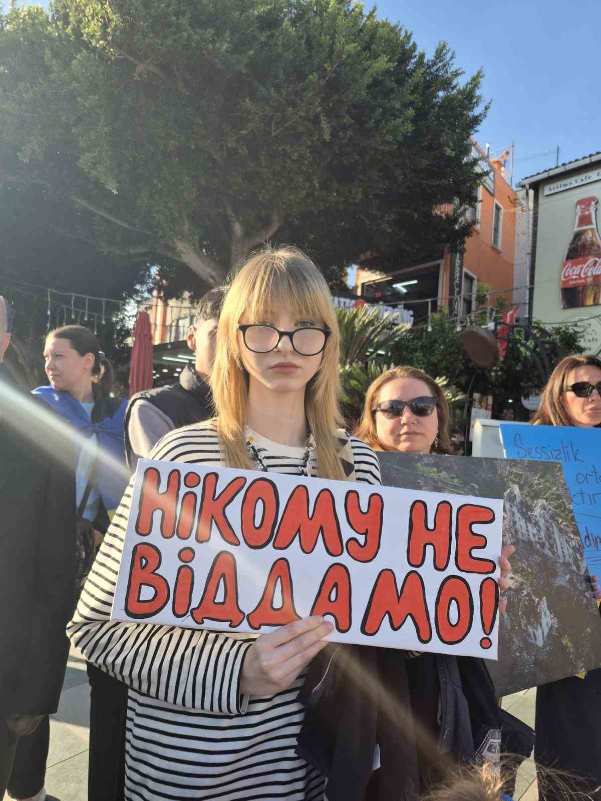 Antalya’da Ukraynalılardan 4. yıl çağrısı: "Bu savaşın en büyük acısı Ukraynalı çocukların geleceğidir"
Antalya’da Ukraynalılardan 4. yıl çağrısı: "Bu savaşın en büyük acısı Ukraynalı çocukların geleceğidir"