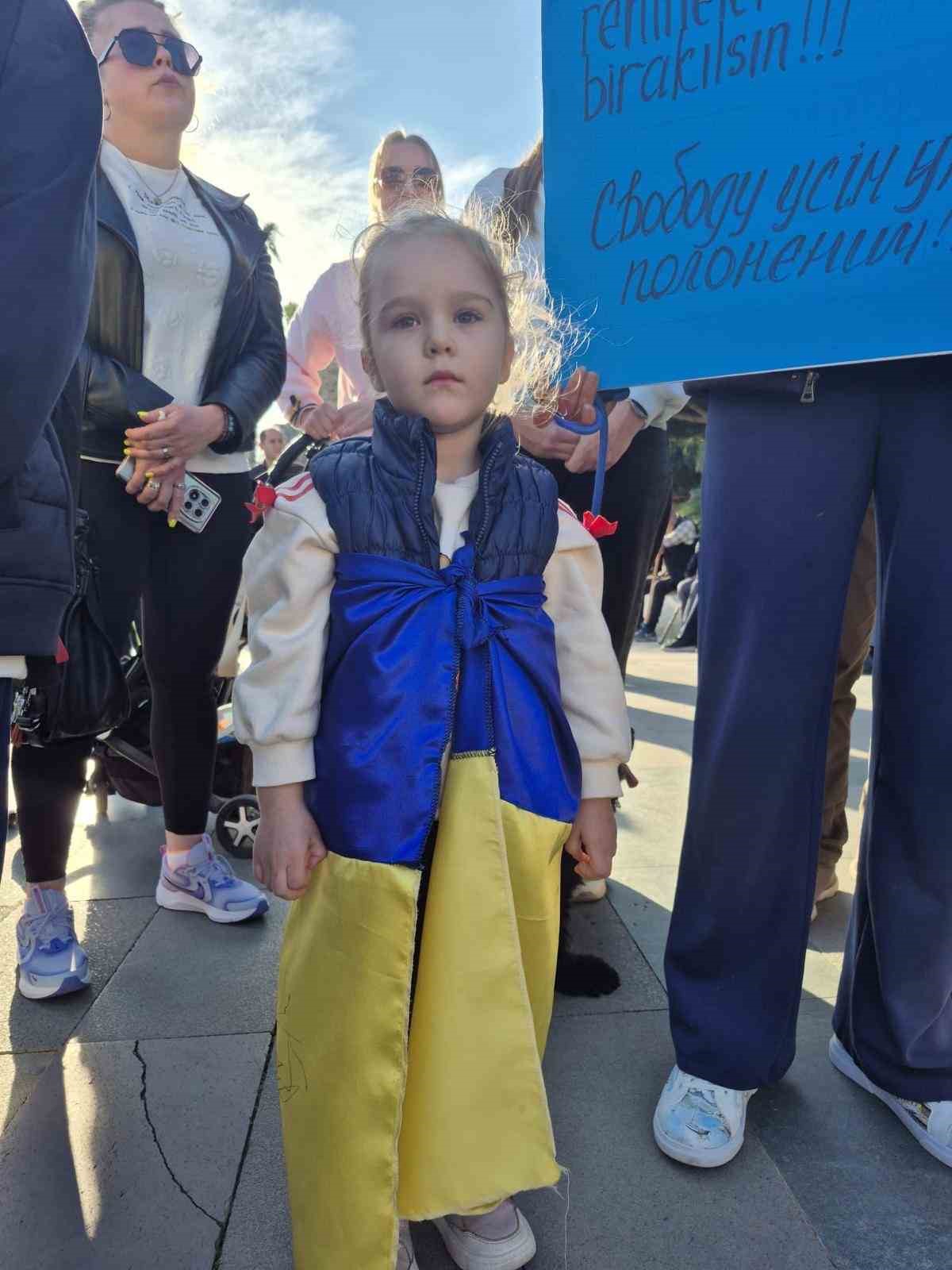 Antalya’da Ukraynalılardan 4. yıl çağrısı: "Bu savaşın en büyük acısı Ukraynalı çocukların geleceğidir"
Antalya’da Ukraynalılardan 4. yıl çağrısı: "Bu savaşın en büyük acısı Ukraynalı çocukların geleceğidir"