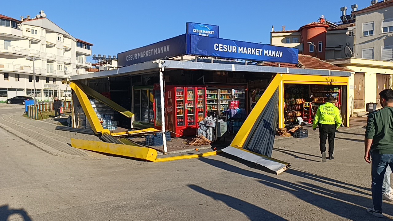 Antalya’da virajı alamayan Tofaş markete girdi
