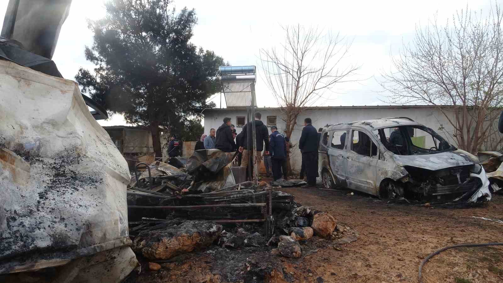 Antalya’da yangın faciası sera işçisi anne ve 5 çocuğu hayatını kaybetti
