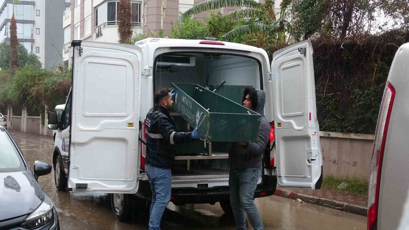 Antalya’da yaşlı kadın evinde ölü bulundu
