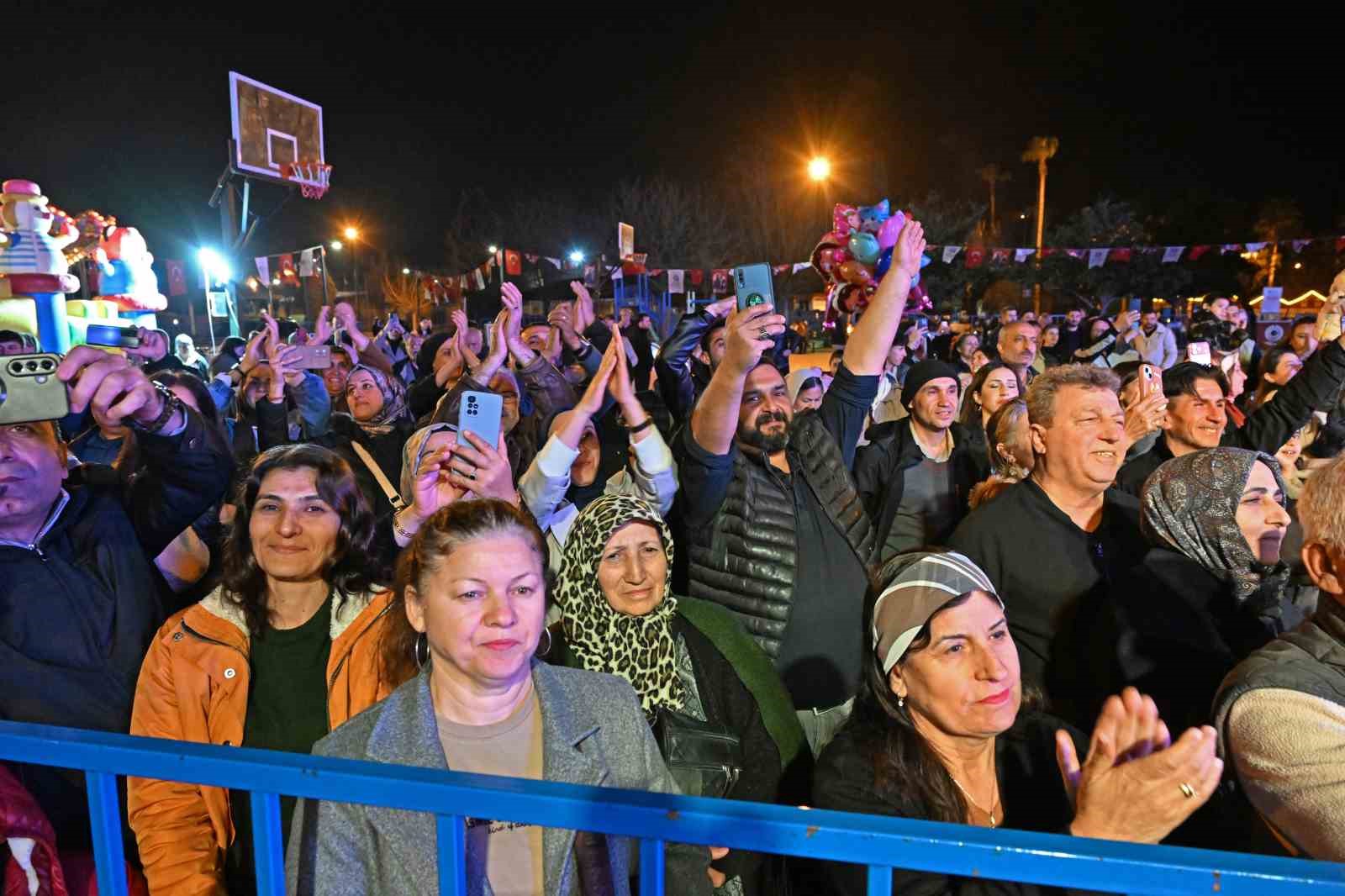 Antalya’daki Erzurumlular gecesinde türküler söylendi halaylar çekildi
