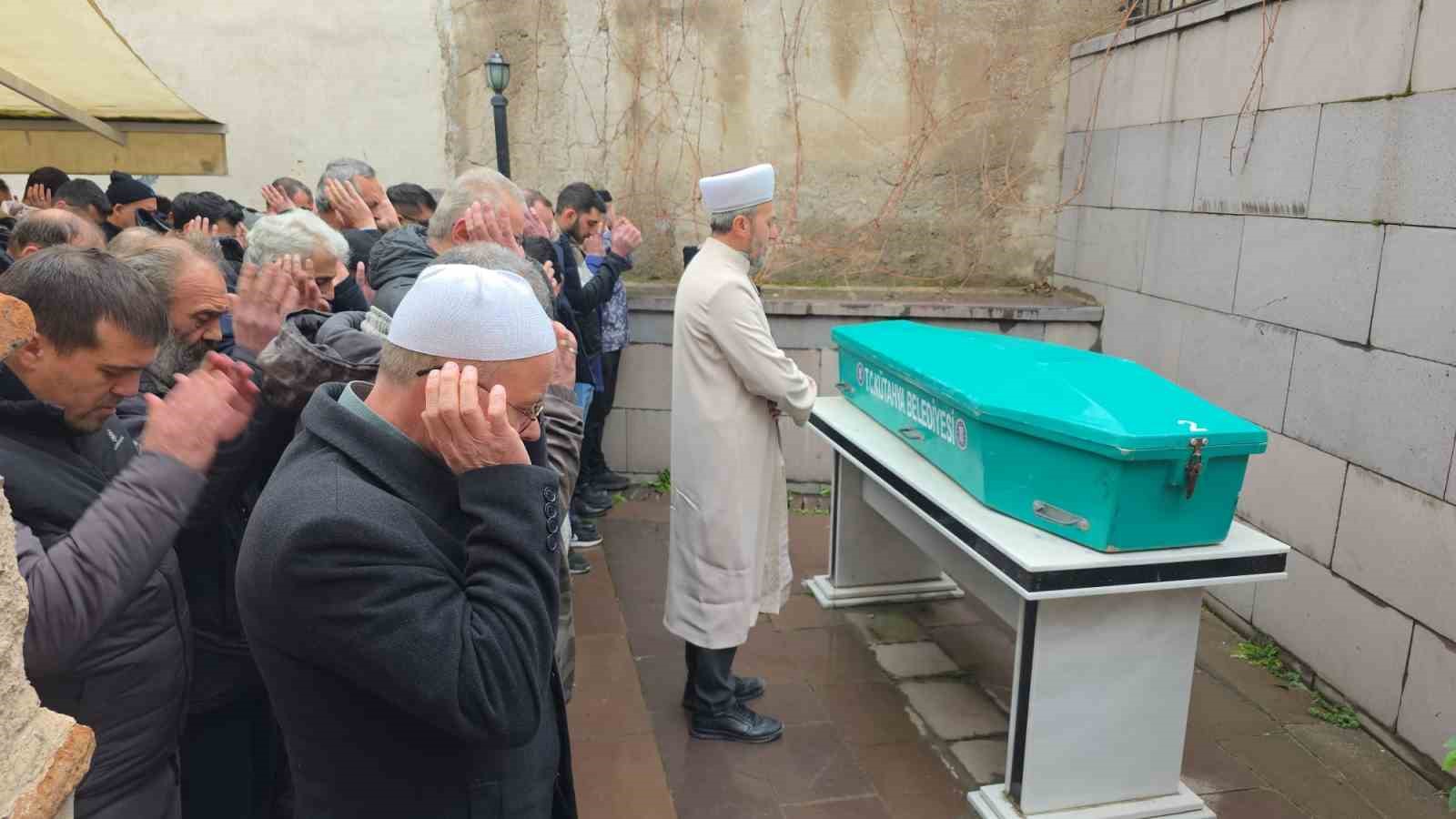 Antalya’daki otobüs kazasında hayatını kaybeden sürücü memleketi Kütahya’da son yolculuğuna uğurlandı
