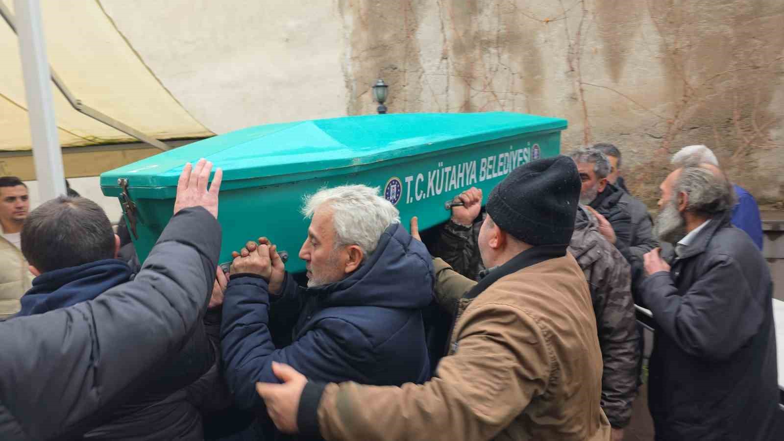 Antalya’daki otobüs kazasında hayatını kaybeden sürücü memleketi Kütahya’da son yolculuğuna uğurlandı
