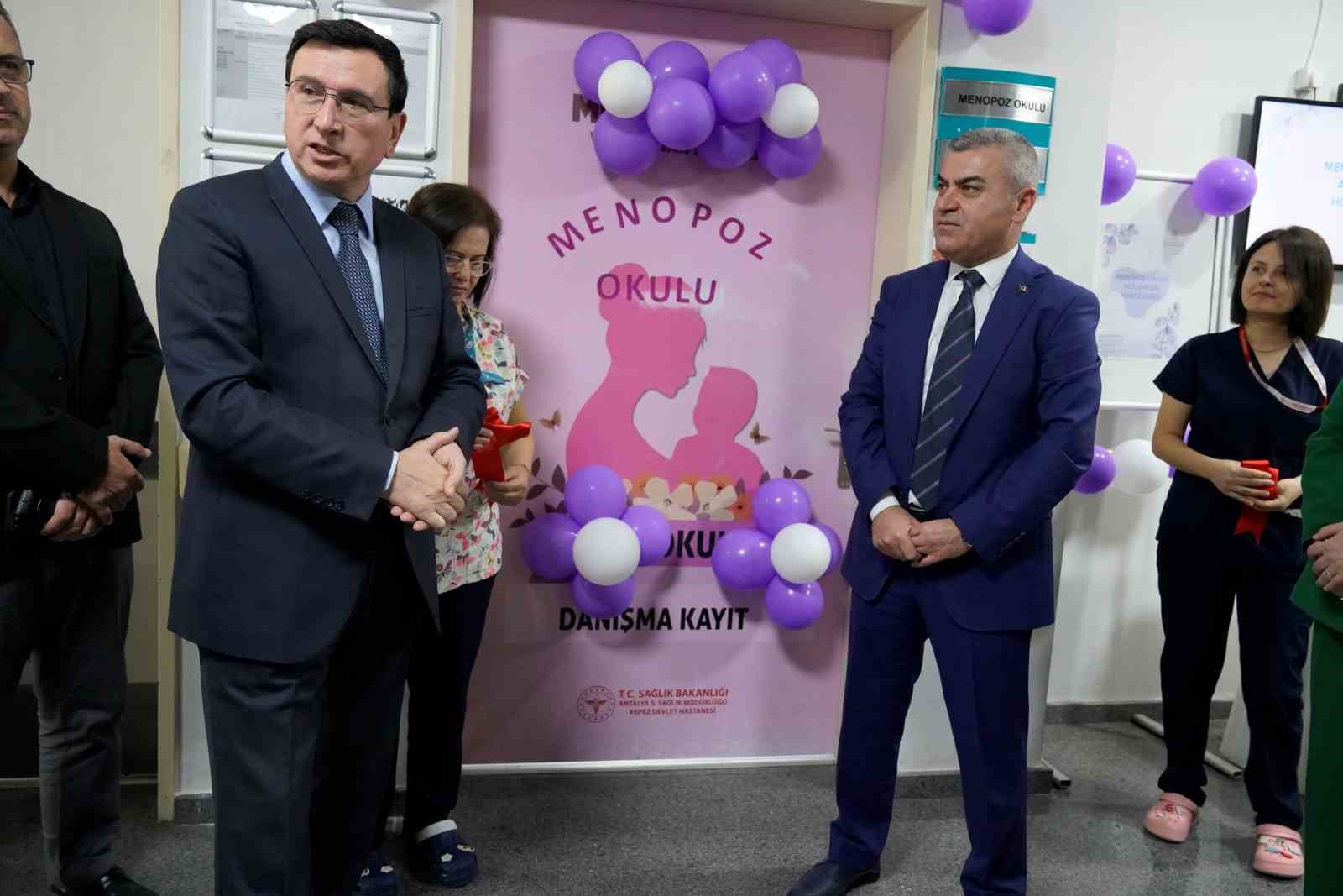 Antalya’nın ilk ‘Menopoz Okulu’ Kepez Devlet Hastanesi’nde açıldı
Antalya’nın ilk ‘Menopoz Okulu’ Kepez Devlet Hastanesi’nde açıldı