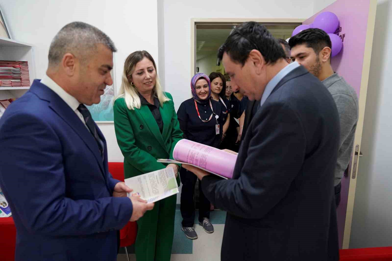 Antalya’nın ilk ‘Menopoz Okulu’ Kepez Devlet Hastanesi’nde açıldı
Antalya’nın ilk ‘Menopoz Okulu’ Kepez Devlet Hastanesi’nde açıldı