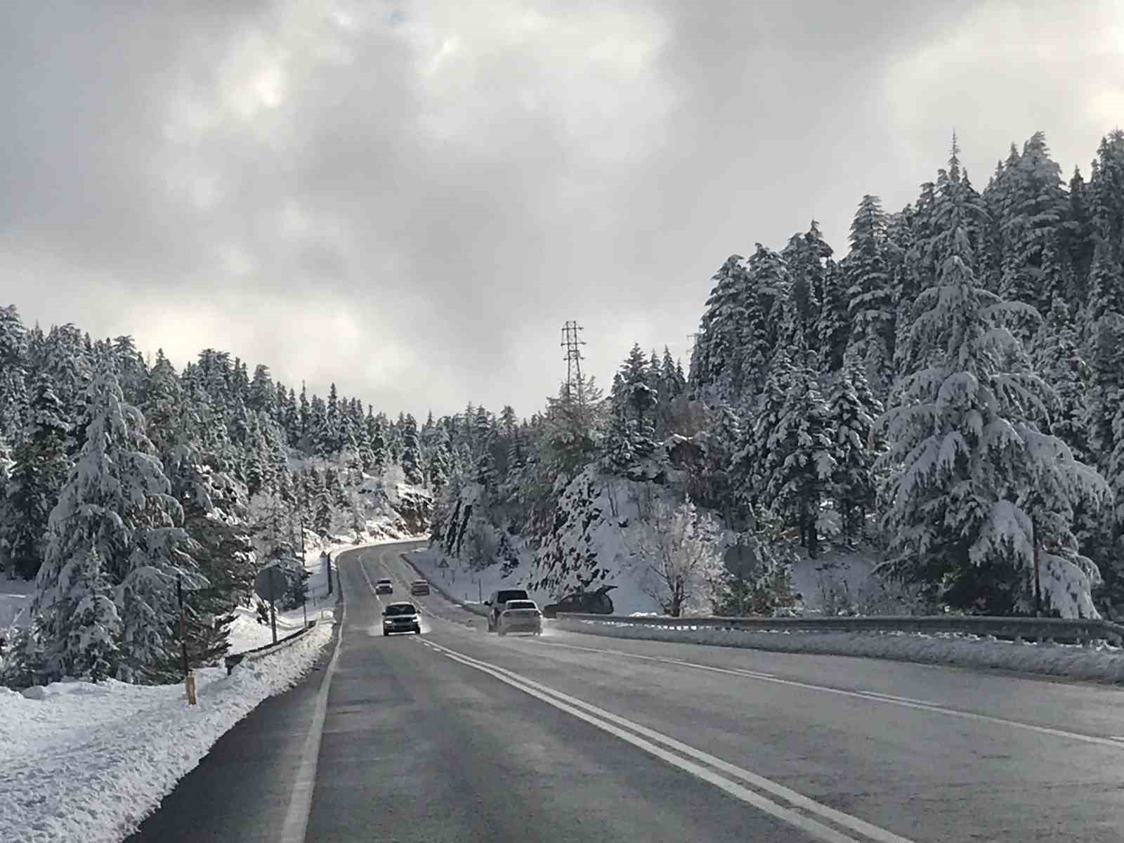 Antalya’nın zirvelerinde Nisan ayında kar sürprizi
