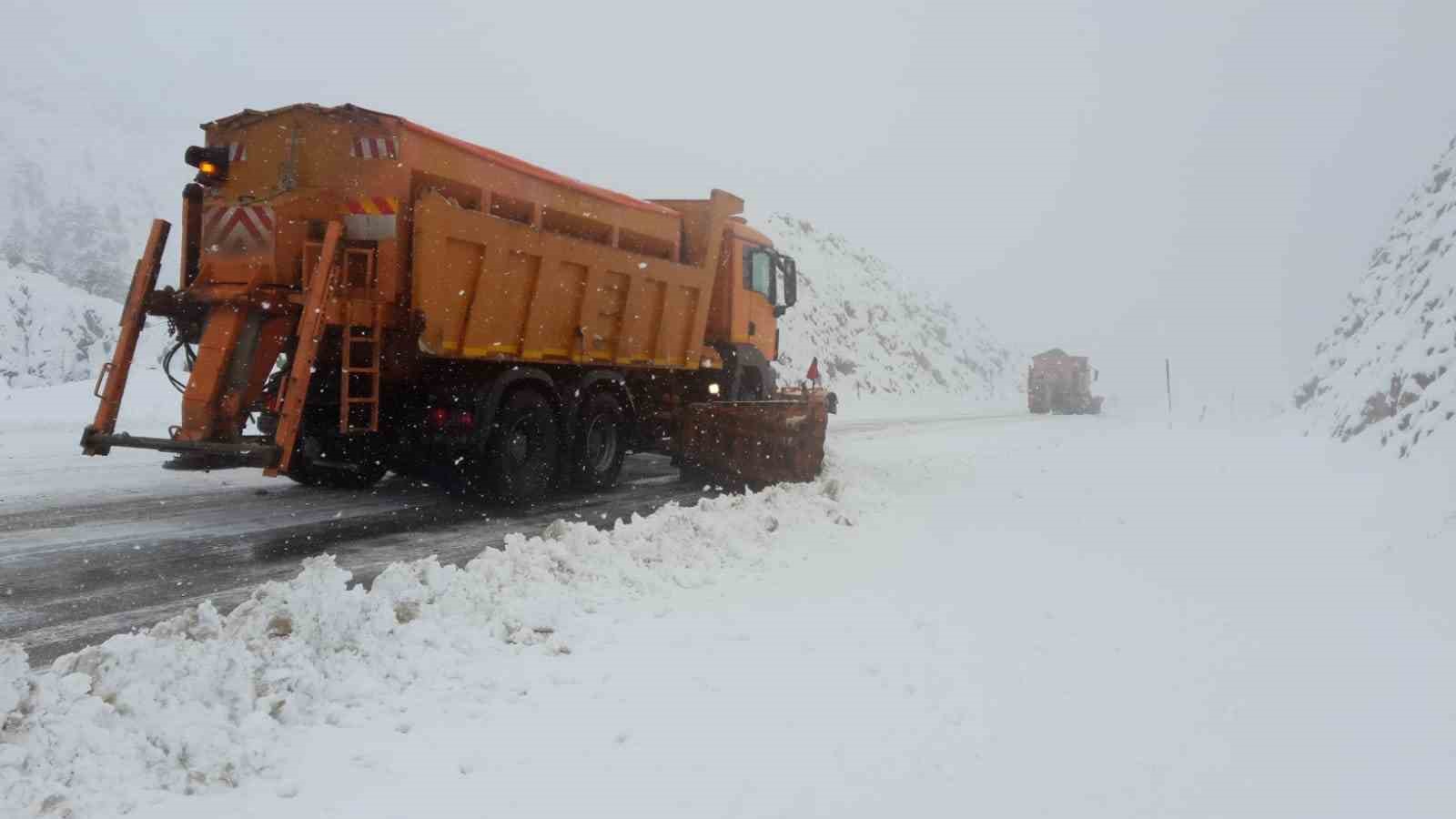 Antalya’nın zirvelerinde Nisan ayında kar sürprizi
