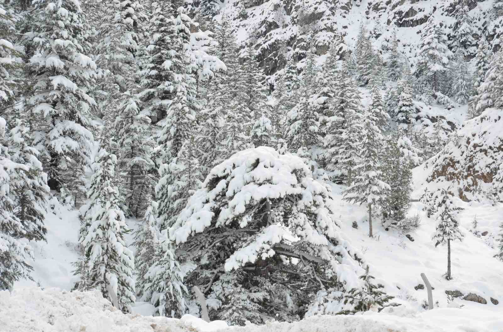 Antalya’nın zirvelerinde Nisan ayında kar sürprizi
