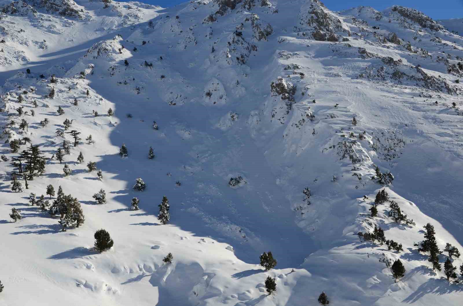 Antalya’nın zirvelerinde Nisan ayında kar sürprizi
