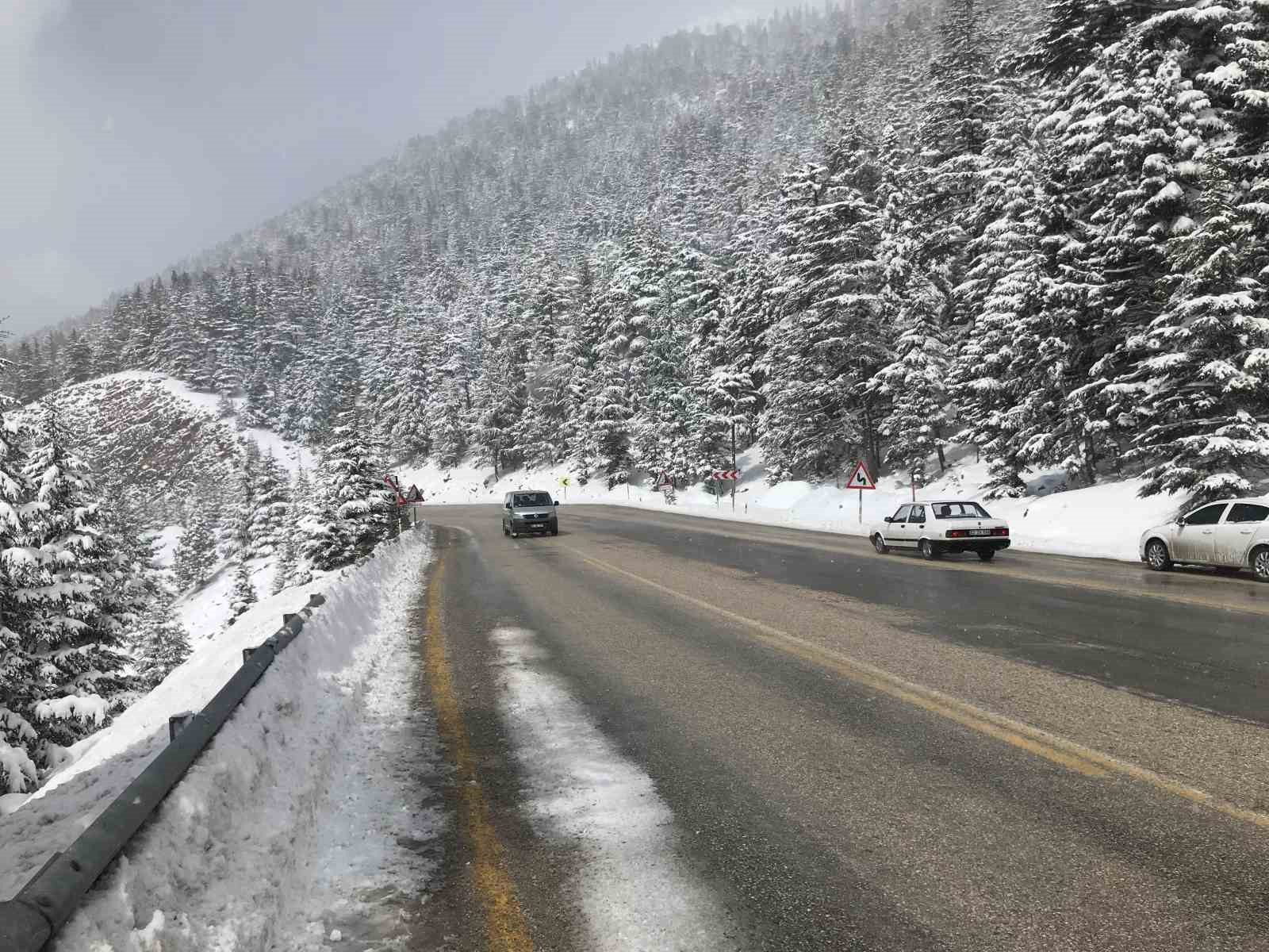 Antalya’nın zirvelerinde Nisan ayında kar sürprizi
