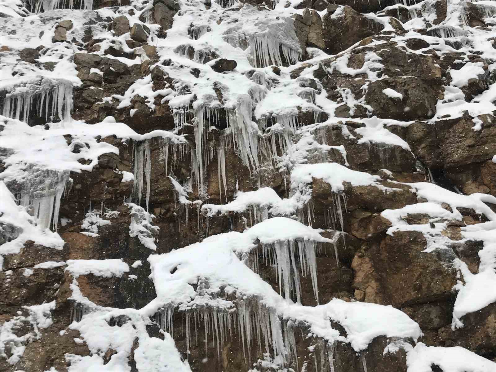 Antalya’nın zirvelerinde Nisan ayında kar sürprizi
