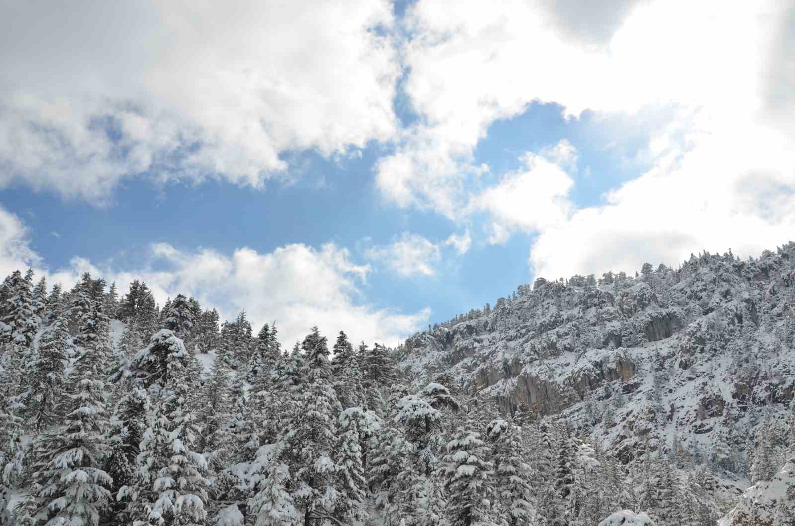 Antalya’nın zirvelerinde Nisan ayında kar sürprizi
