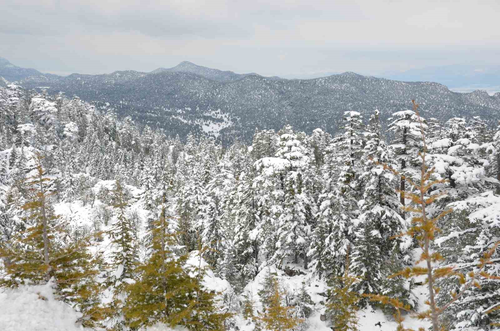 Antalya’nın zirvelerinde Nisan ayında kar sürprizi

