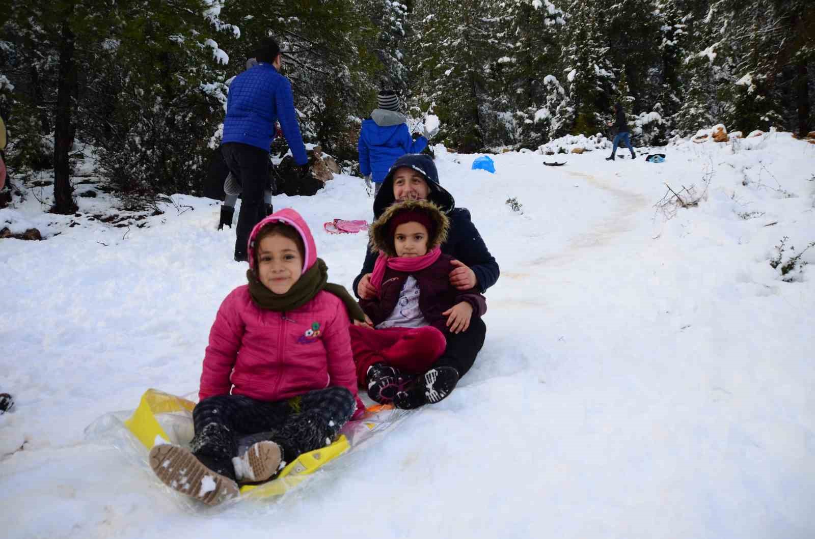 Antalya’nın zirvelerinde Nisan ayında kar sürprizi
