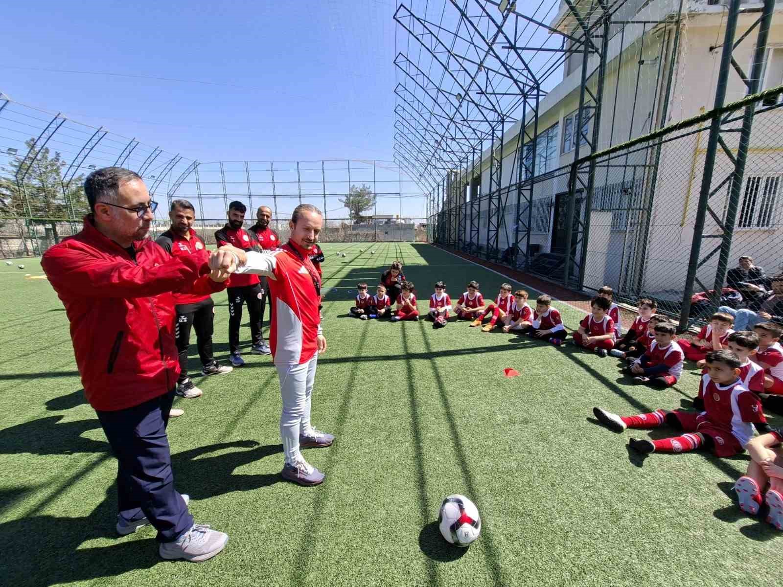 Antalyaspor Diyarbakır Futbol Akademisinden çocuklara sağlık atölyesi
