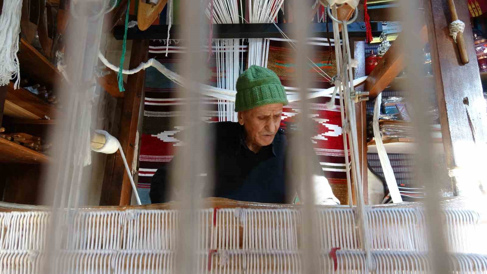Antep kilimini yaşatmak için 80 yıldır tezgah başında

