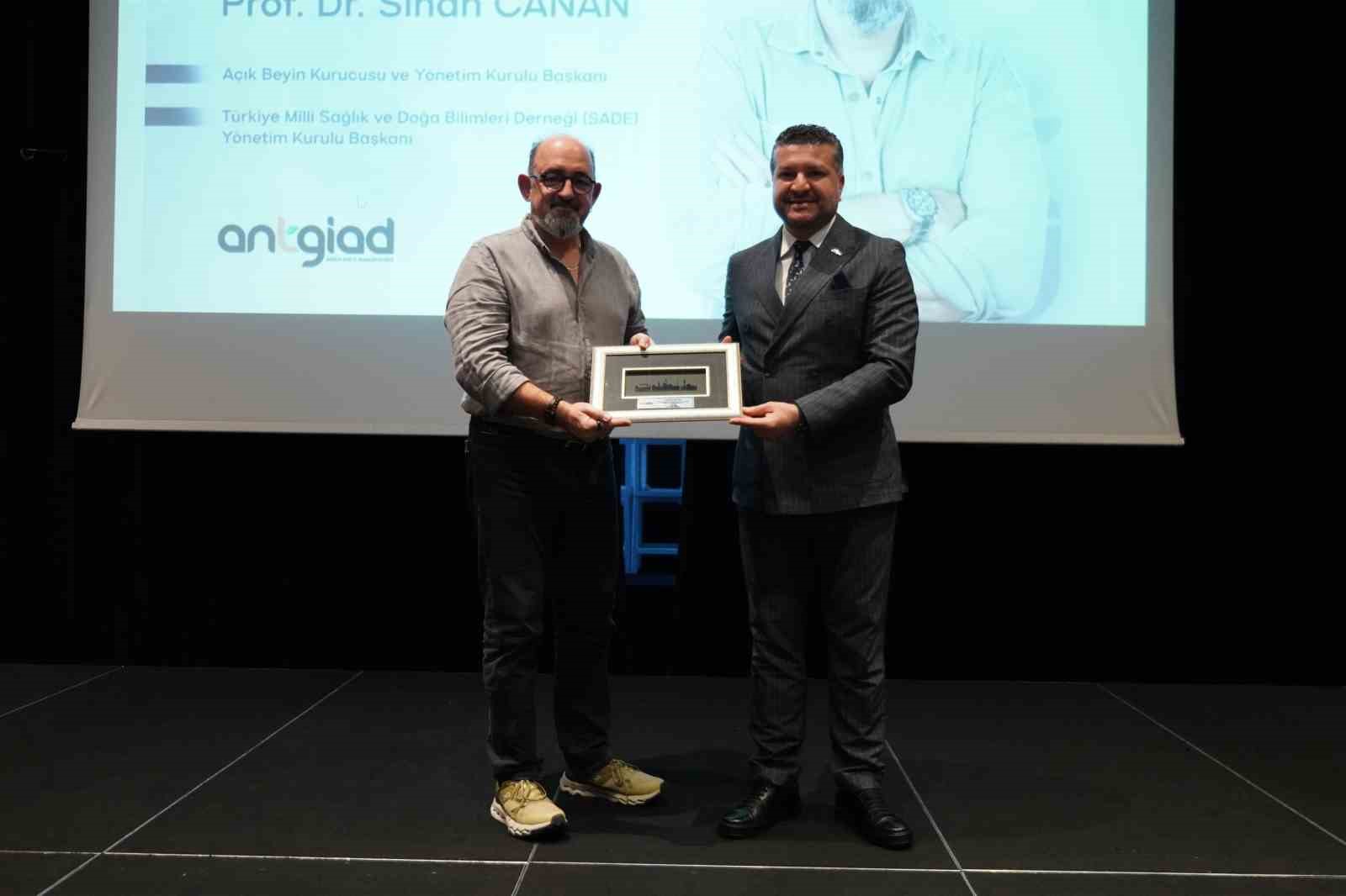 ANTGİAD iftarında "İnsanın Fabrika Ayarları" konuşuldu
