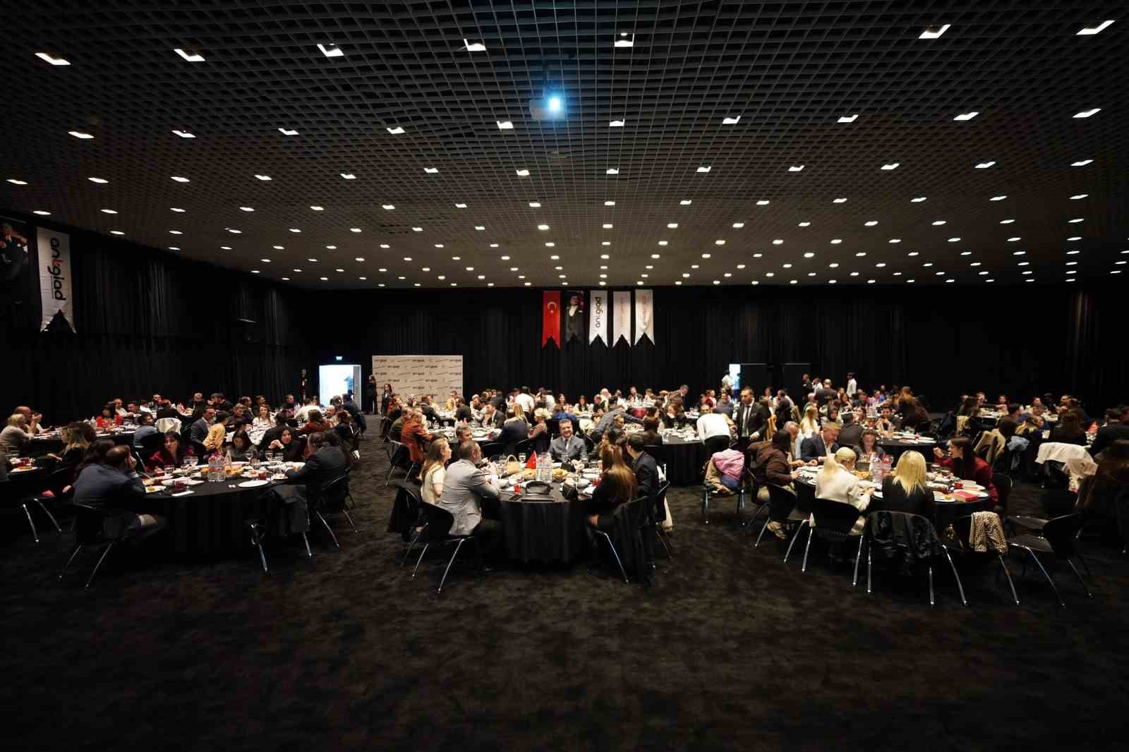ANTGİAD iftarında "İnsanın Fabrika Ayarları" konuşuldu
