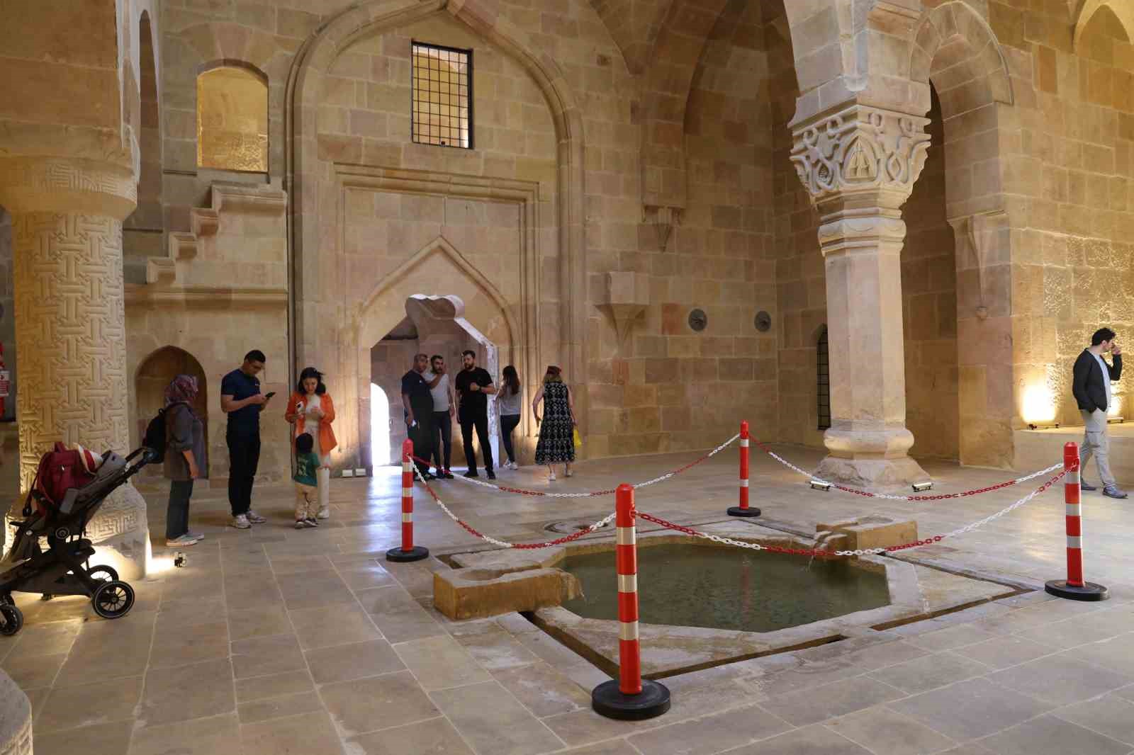 Antidepresanlar yokken ecdat, ruh hastalıklarını sesle tedavi ediyordu
