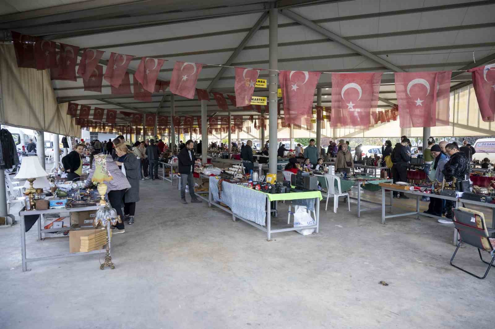 Antika pazarı, Mersin’de nostalji tutkunlarını buluşturuyor
