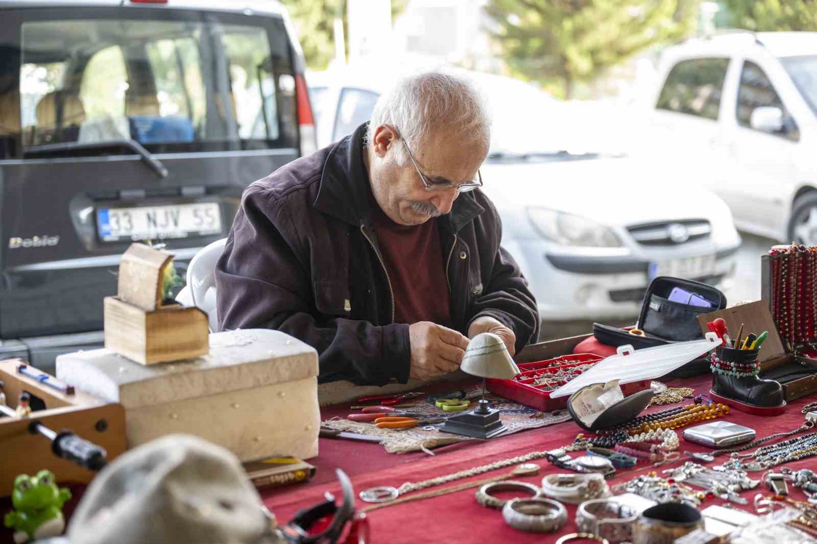 Antika pazarı, Mersin’de nostalji tutkunlarını buluşturuyor
