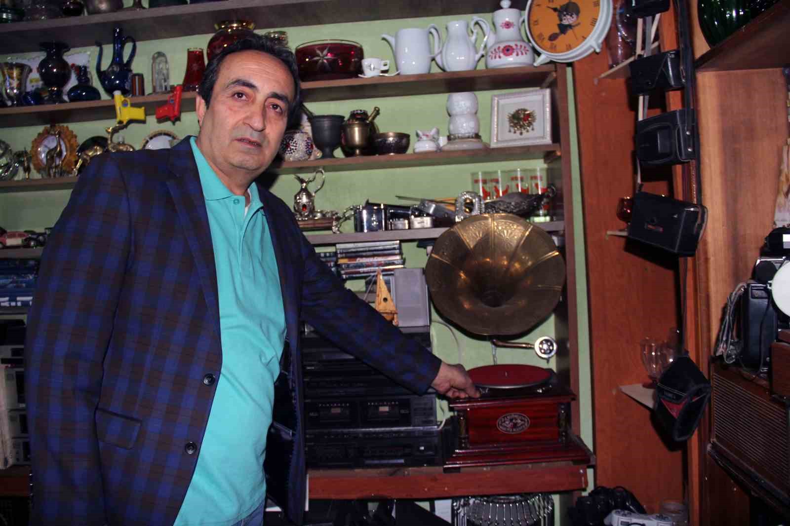 Antika tutkusu ile bodrum katını müzeye çevirdi
