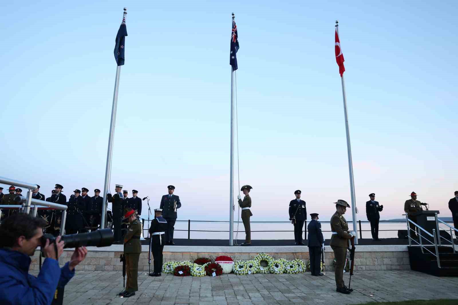 Anzaklar, ‘Şafak Ayini’ ile atalarını andı
