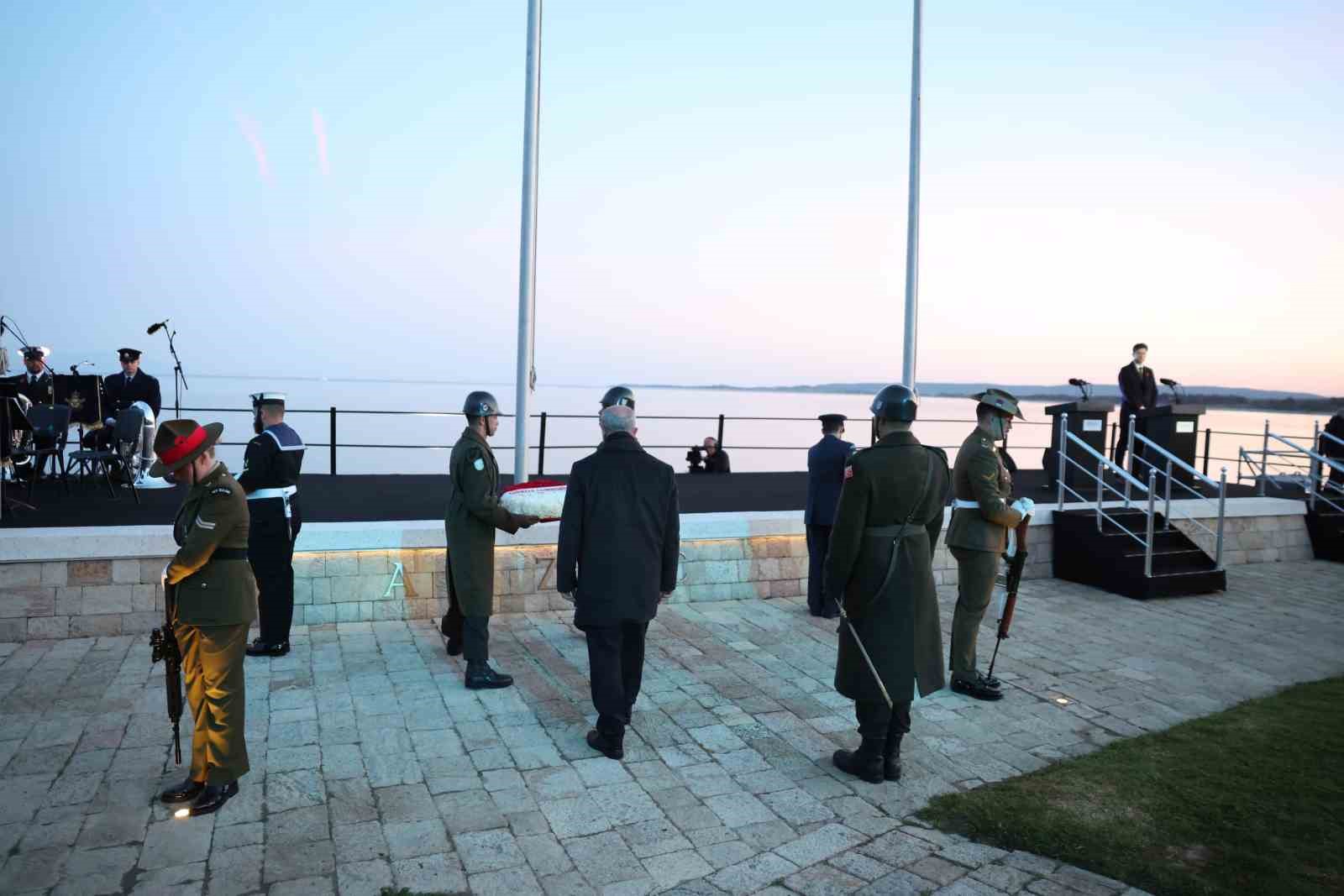 Anzaklar, ‘Şafak Ayini’ ile atalarını andı
