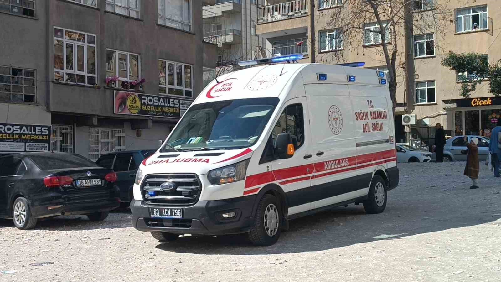 Apartman dairesinde çıkan yangın korkuttu
