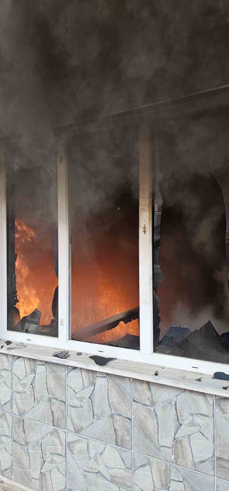Apartman dairesinde yangın
