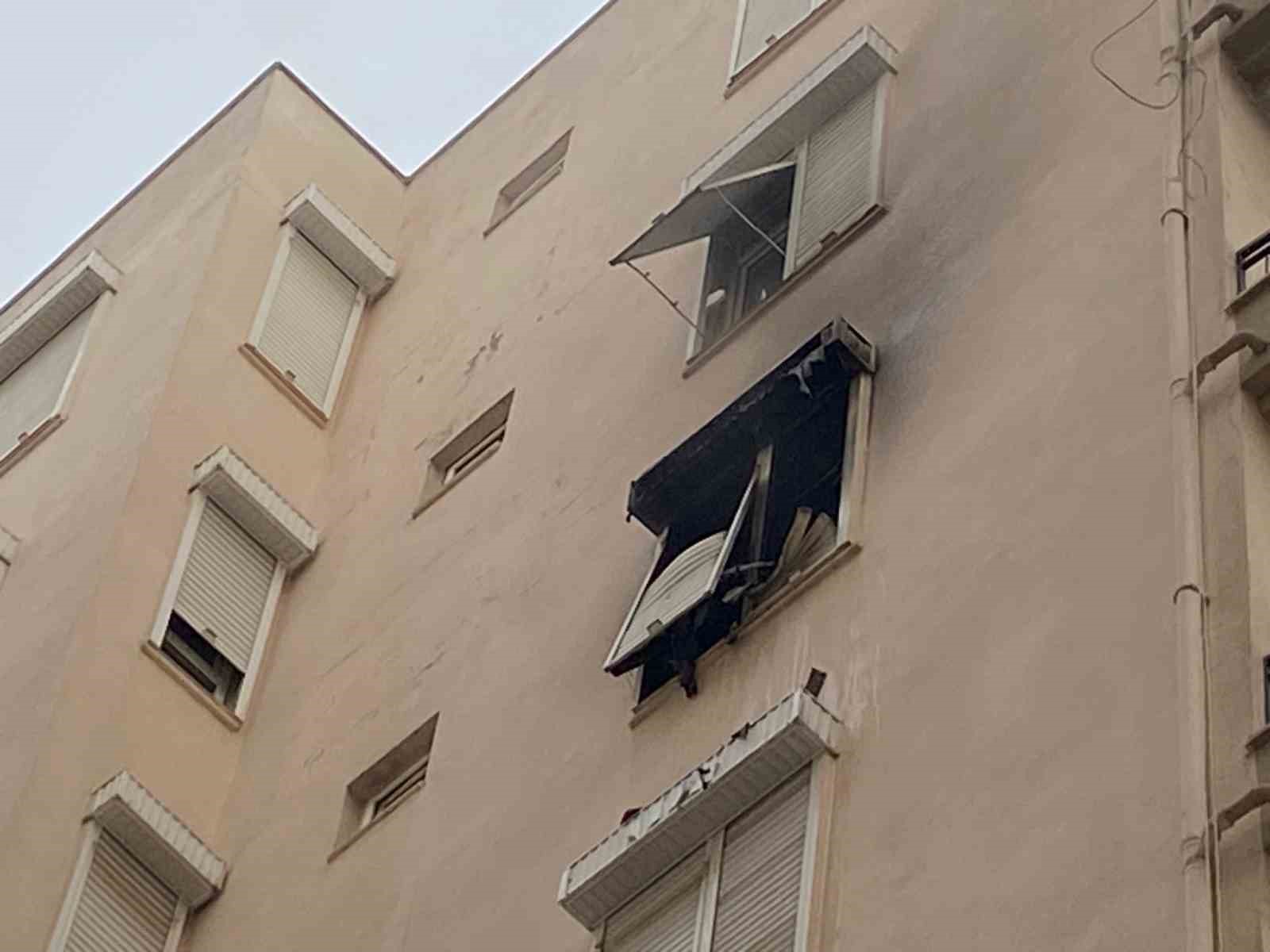 Apartman dairesindeki yangın korkuttu

