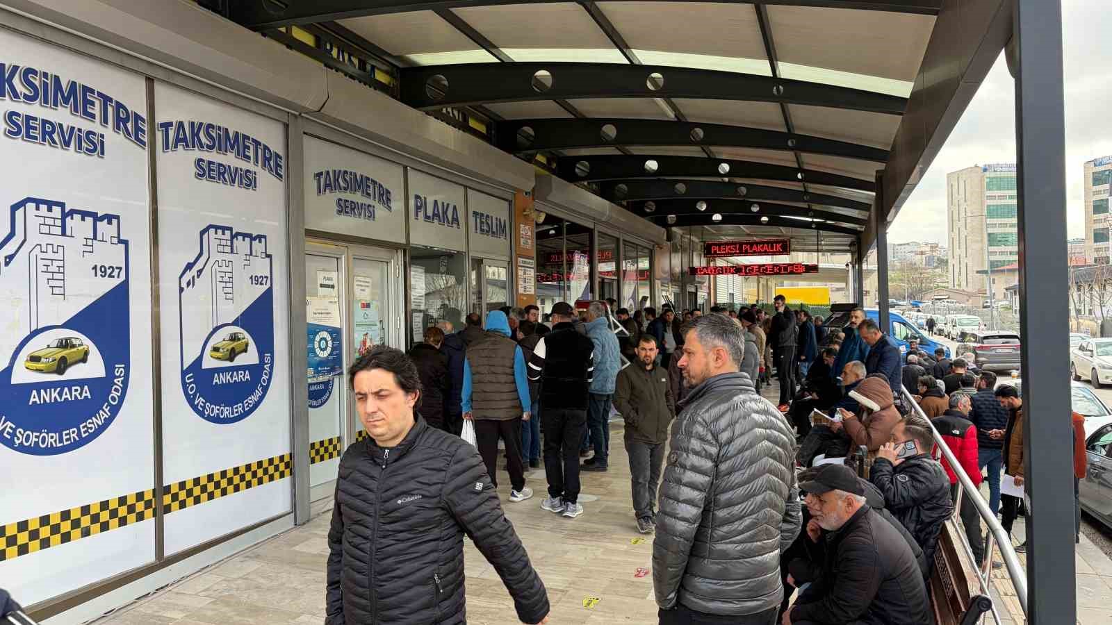 APP plaka değişiminde son gün yoğunluğu
APP plaka değişiminde son gün yoğunluğu