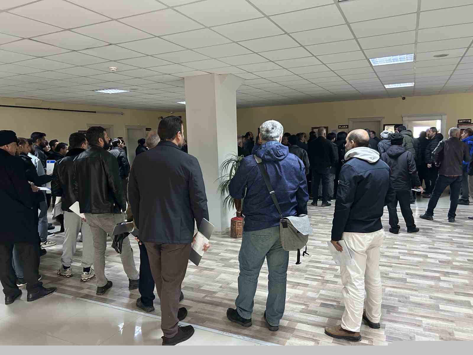 APP plaka değişiminde süre uzatıldı yoğunluk azalmadı
