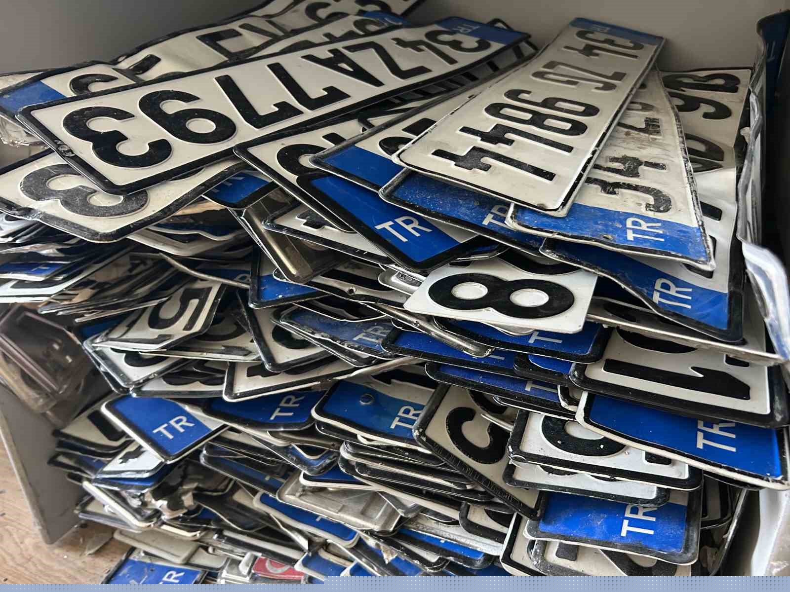 APP plaka değişiminde süre uzatıldı yoğunluk azalmadı
