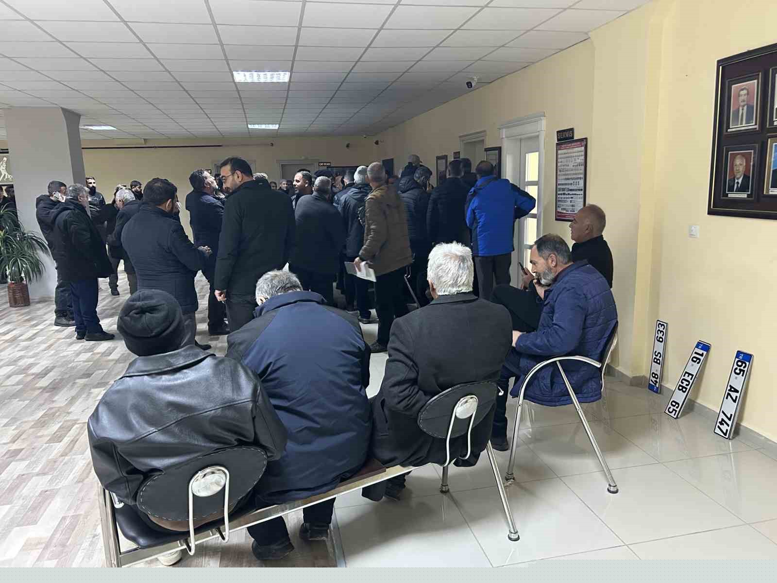 APP plaka değişiminde süre uzatıldı yoğunluk azalmadı
