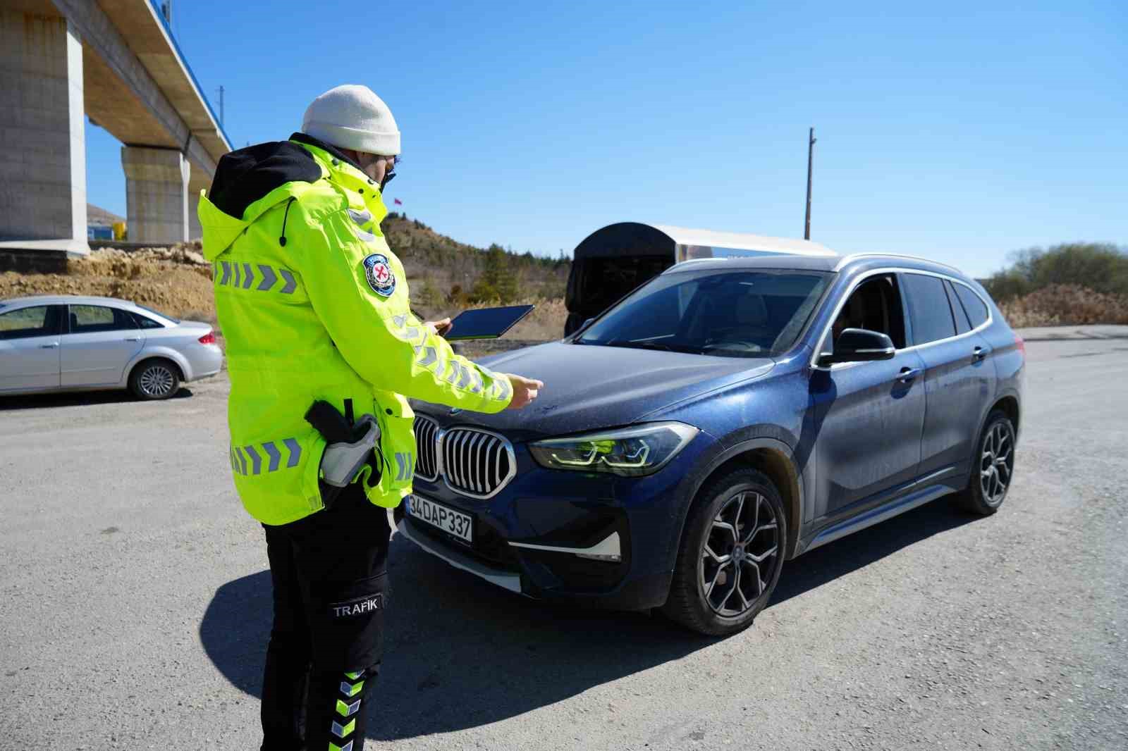 Ara tatil bayramla birleşti, sürücüler erken yola çıktı: 43 ilin geçiş noktasında denetimler artırıldı
