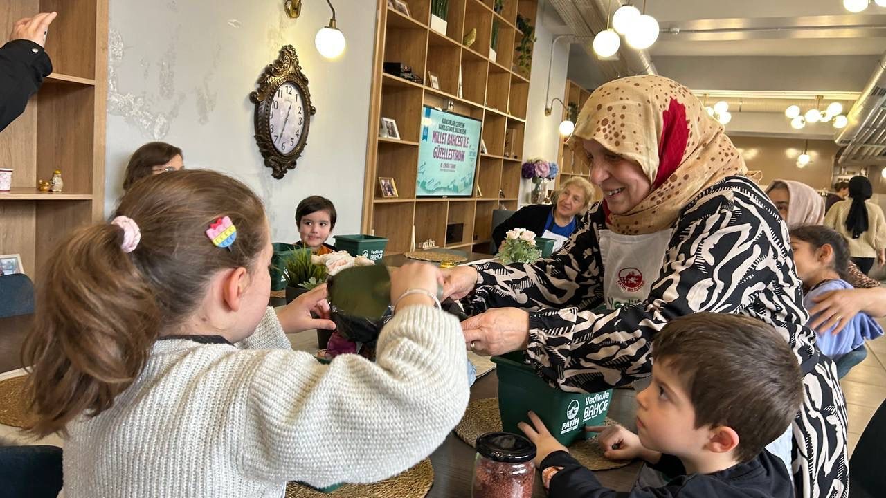 Ara tatilde kuşaklar Yadigar Kahvesi’nde buluştu
