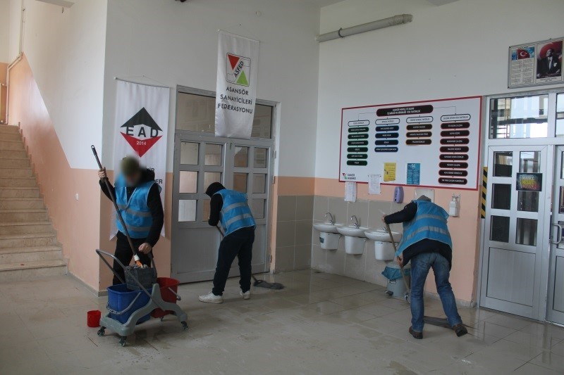 Ara tatilde okulların bakımlarını yükümlüler yapıyor
