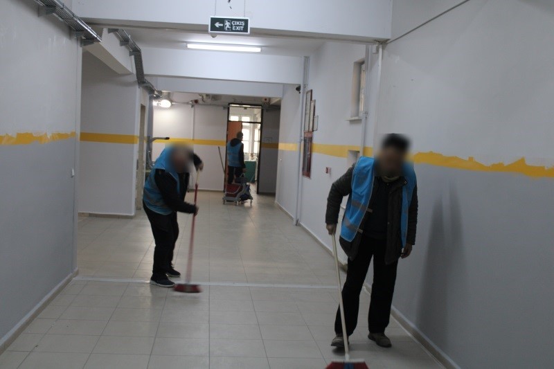 Ara tatilde okulların bakımlarını yükümlüler yapıyor
