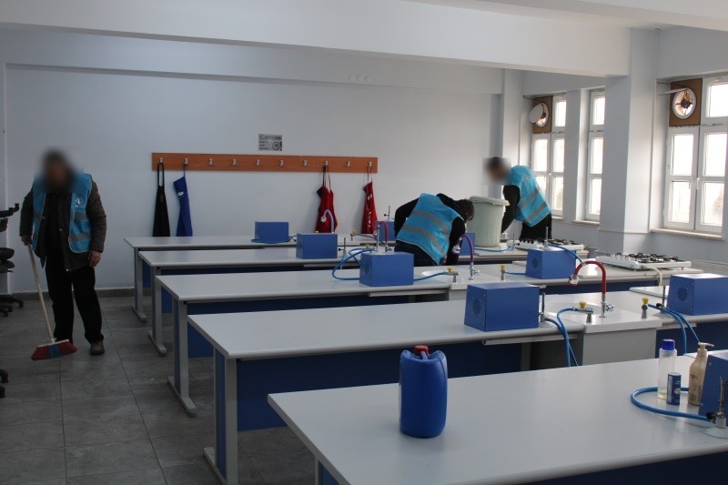 Ara tatilde okulların bakımlarını yükümlüler yapıyor
