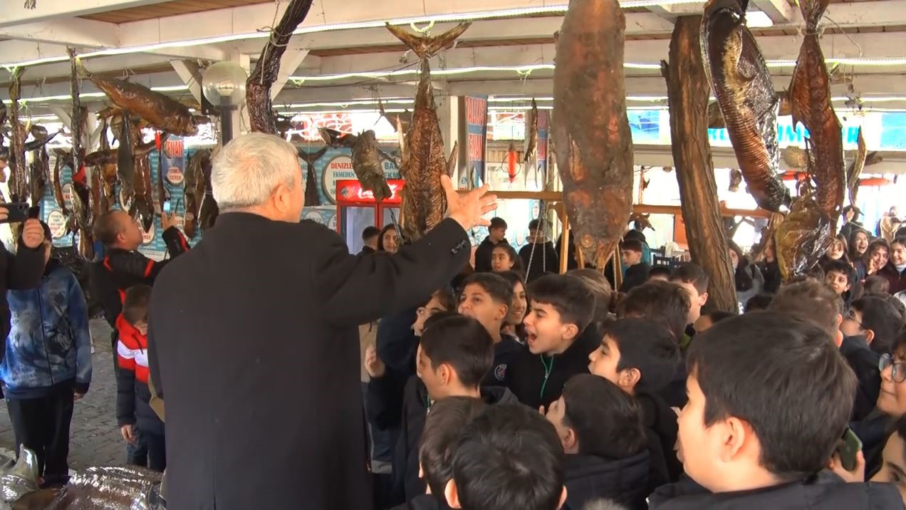 Ara tatile giren öğrencilerden, balık müzesi ziyareti
