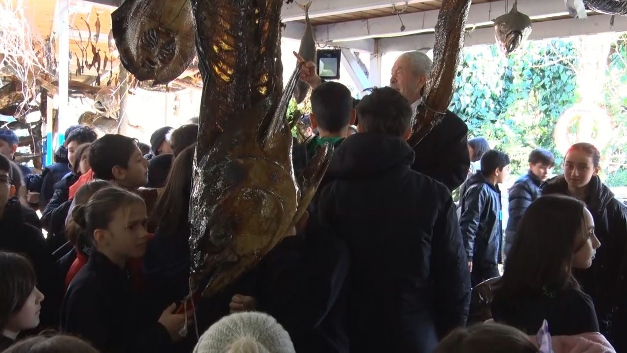 Ara tatile giren öğrencilerden, balık müzesi ziyareti
