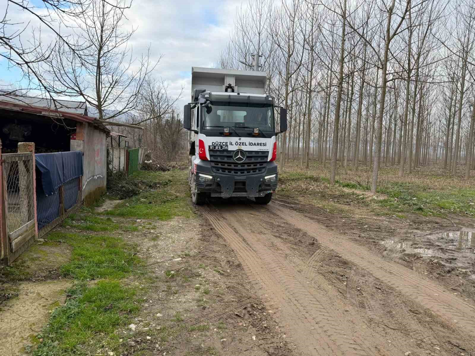 Ara yollarda bakım çalışmaları sürüyor
