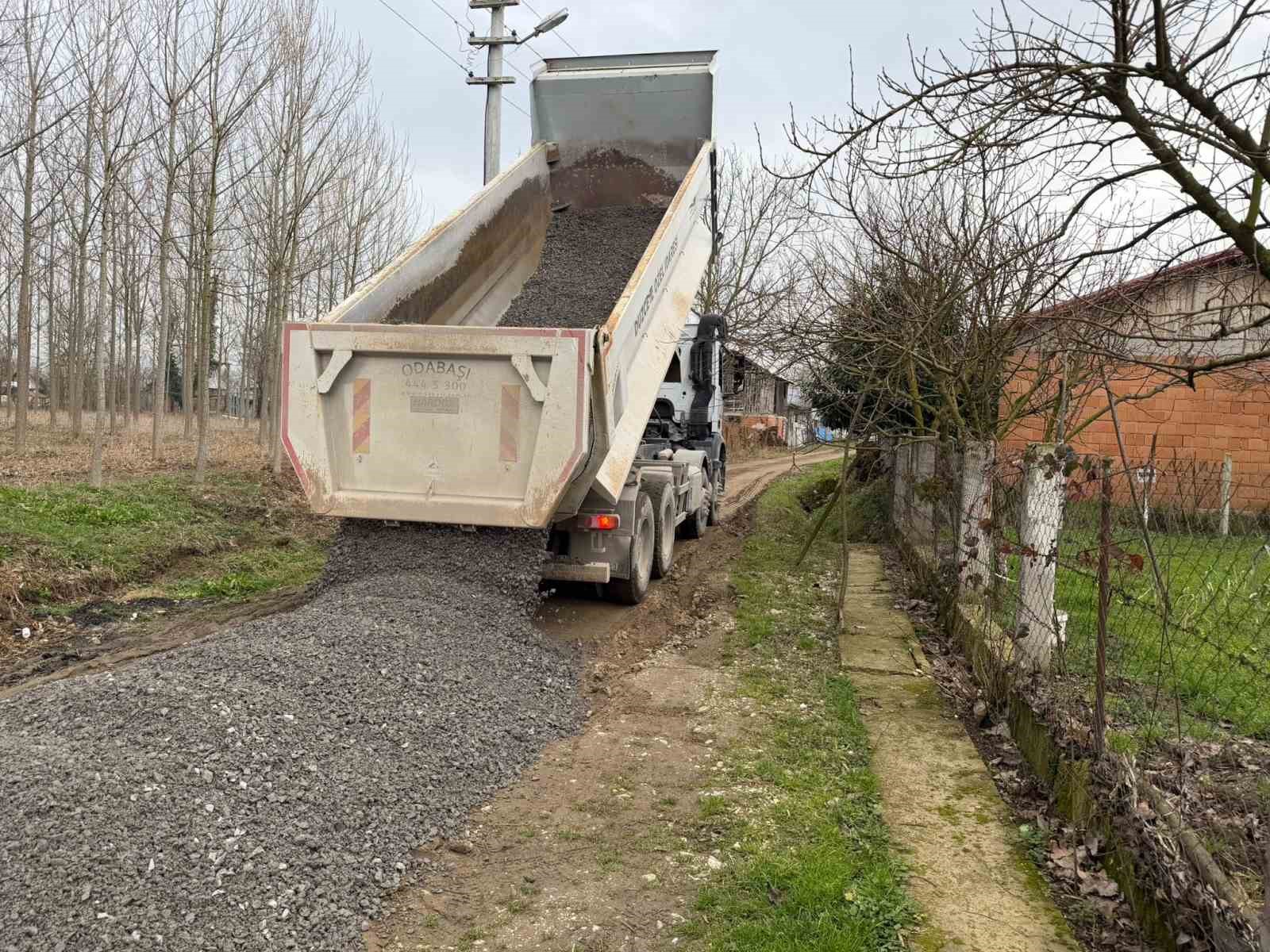 Ara yollarda bakım çalışmaları sürüyor
